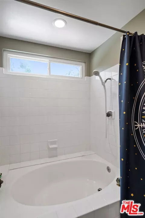 Bath - 2934 Chippewa Ave, Simi Valley, CA 93063 photo 3 of 4