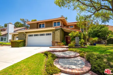 Exterior - 2934 Chippewa Ave, Simi Valley, CA 93063 photo 4 of 13