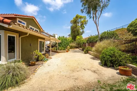 Exterior - 2934 Chippewa Ave, Simi Valley, CA 93063 photo 12 of 13