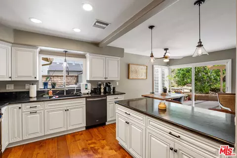 Kitchen - 2934 Chippewa Ave, Simi Valley, CA 93063 photo 4 of 5