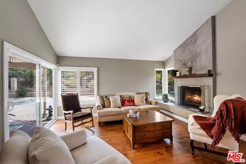 Living - 2934 Chippewa Ave, Simi Valley, CA 93063 photo 1 of 3