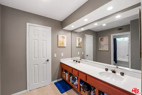 Bath - 2934 Chippewa Ave, Simi Valley, CA 93063 photo 2 of 4