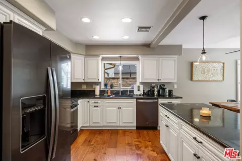 Kitchen - 2934 Chippewa Ave, Simi Valley, CA 93063 photo 3 of 5