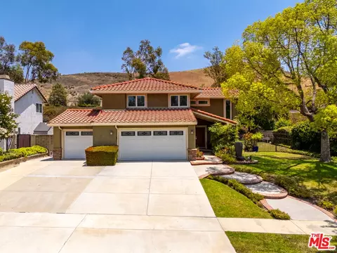 Exterior - 2934 Chippewa Ave, Simi Valley, CA 93063 photo 2 of 13
