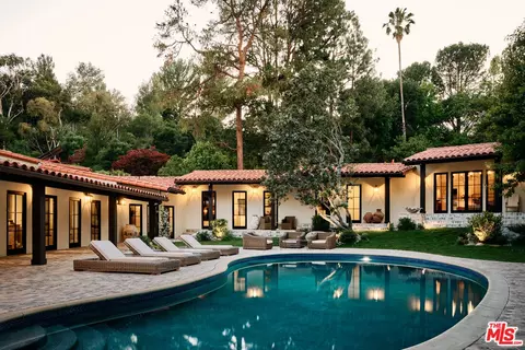 11945 Lockridge Rd, Studio City, CA 91604