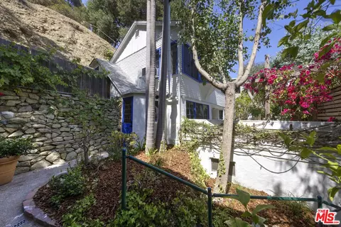 10411 Quito Ln, Los Angeles, CA 90077