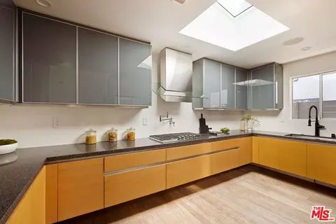2341 Clement Ave, Venice, CA 90291 photo 17