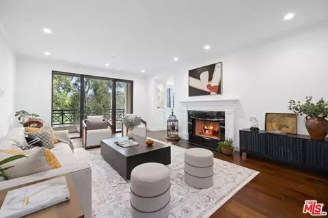 12218 Montana Ave #302, Los Angeles, CA 90049
