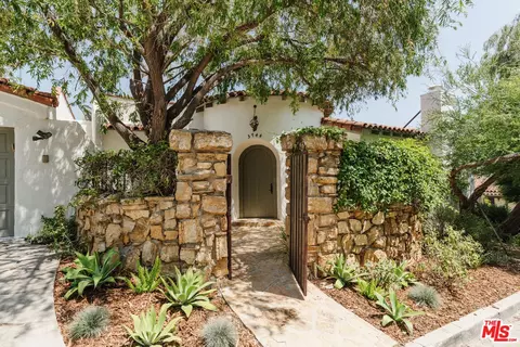 3744 Clayton Ave, Los Angeles, CA 90027