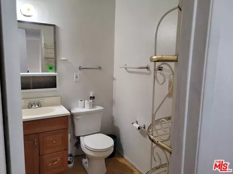 Bath - 7 Scottsdale Dr, Carson, CA 90745 photo 2 of 2