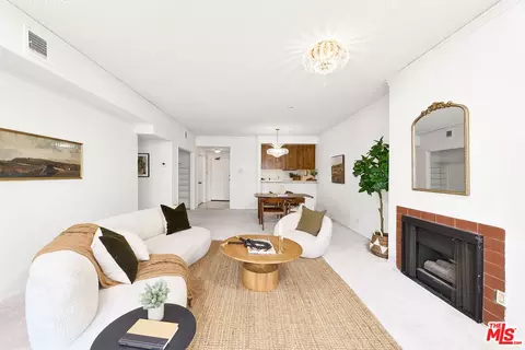 729 S Hobart Blvd #19, Los Angeles, CA 90005