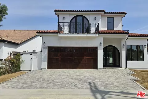 20329 Stagg St, Winnetka, CA 91306