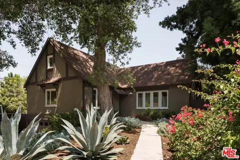 1767 Hillside Dr, Glendale, CA 91208 photo 2