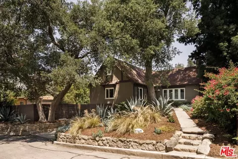 1767 Hillside Dr, Glendale, CA 91208 photo 3