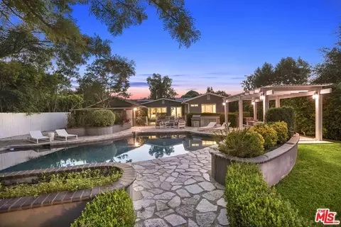 6002 Jumilla Ave, Woodland Hills, CA 91367