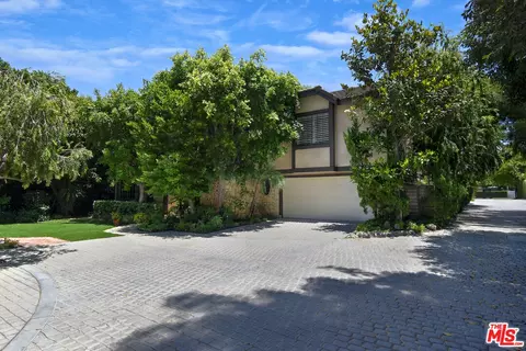 4953 Hayvenhurst Ave, Encino, CA 91436