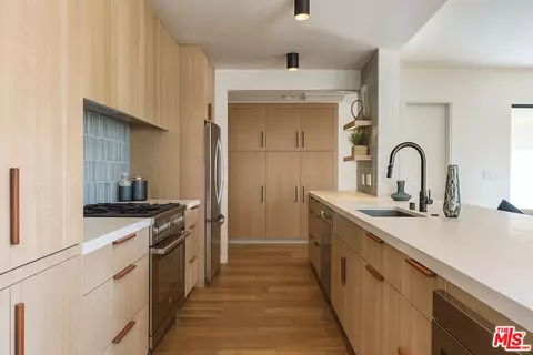 Kitchen - 734 Esplanade #A, Redondo Beach, CA 90277 photo 3 of 7