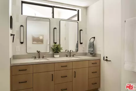 Bath - 734 Esplanade #A, Redondo Beach, CA 90277 photo 2 of 4
