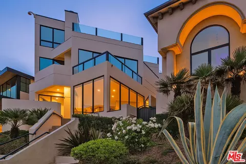 Exterior - 734 Esplanade #A, Redondo Beach, CA 90277 photo 7 of 7