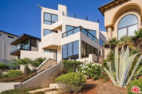 Exterior - 734 Esplanade #A, Redondo Beach, CA 90277 photo 2 of 7