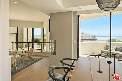 Dining - 734 Esplanade #A, Redondo Beach, CA 90277 photo 2 of 3