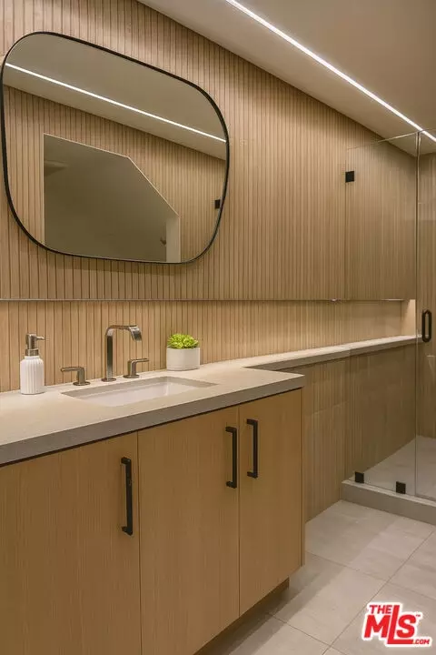 Bath - 734 Esplanade #A, Redondo Beach, CA 90277 photo 4 of 4