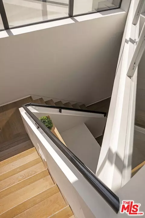 Entry Way - 734 Esplanade #A, Redondo Beach, CA 90277 photo 2 of 3