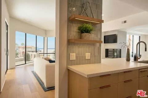 Other - 734 Esplanade #A, Redondo Beach, CA 90277 photo 2 of 5