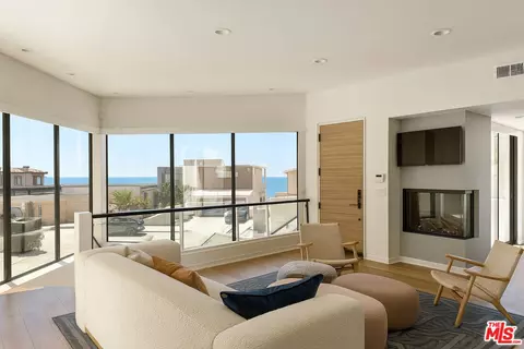 Living - 734 Esplanade #A, Redondo Beach, CA 90277 photo 1 of 3