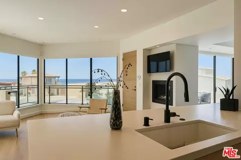 Kitchen - 734 Esplanade #A, Redondo Beach, CA 90277 photo 1 of 7