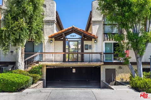 10817 Whipple St #15, North Hollywood, CA 91602