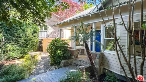 8914 Cynthia St, West Hollywood, CA 90069