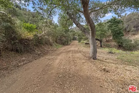 622 E Carlisle Rd, Thousand Oaks, CA 91360