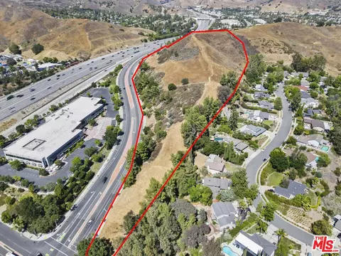 27300 Agoura Rd, Calabasas, CA 91301