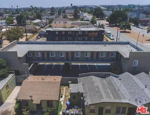 241 W 105th St, Los Angeles, CA 90003