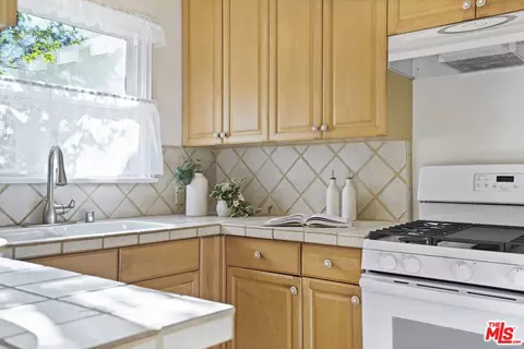 516 Sinclair Ave, Glendale, CA 91206 photo 17