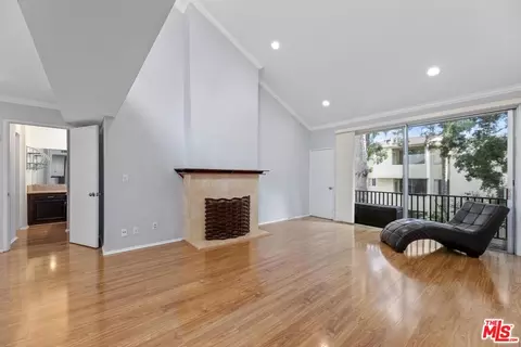 5325 Newcastle Ave #338, Encino, CA 91316