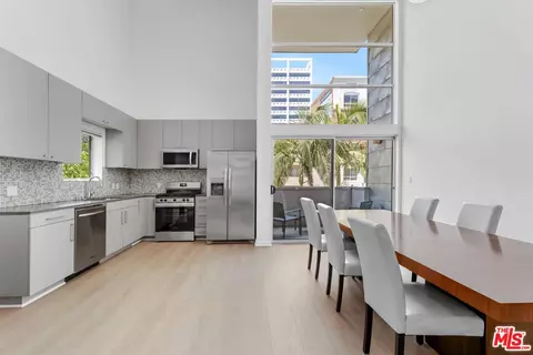 7062 Hawthorn Ave #101, Los Angeles, CA 90028