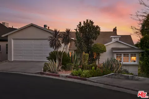 4185 Holly Knoll Dr, Los Angeles, CA 90027