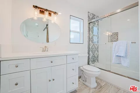 Bath - 3900 E 3rd St, Los Angeles, CA 90063 photo 2 of 2