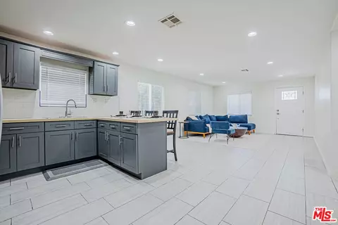 Entry Way - 3900 E 3rd St, Los Angeles, CA 90063 photo 6 of 6
