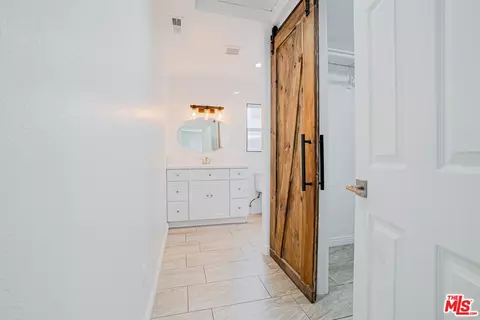 Entry Way - 3900 E 3rd St, Los Angeles, CA 90063 photo 5 of 6
