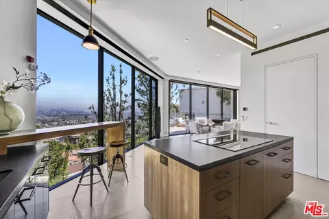 8526 Hollywood Blvd, Los Angeles, CA 90069
