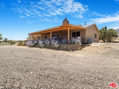 Exterior - 9446 Green Rd, Pinon Hills, CA 92372 photo 2 of 8