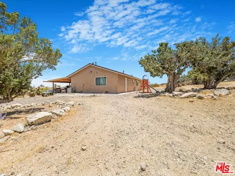 Exterior - 9446 Green Rd, Pinon Hills, CA 92372 photo 6 of 8