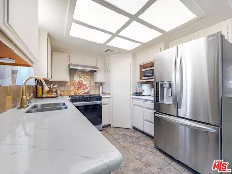 Kitchen - 9446 Green Rd, Pinon Hills, CA 92372 photo 2 of 2