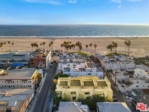 25 Brooks Ave #2, Venice, CA 90291