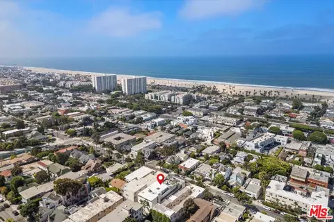 2431 3rd St #2, Santa Monica, CA 90405