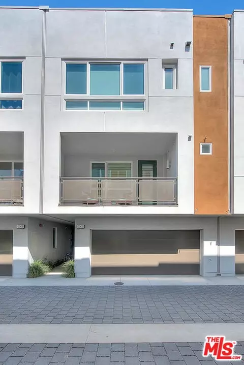 6906 N Tierno Ln, Los Angeles, CA 90038