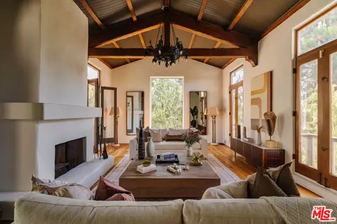 463 N Greencraig Rd, Los Angeles, CA 90049